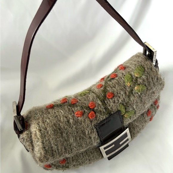 ✨SOLD✨ RARE Fendi Wool Cherry Blossom Baguette - Picture 8 of 13